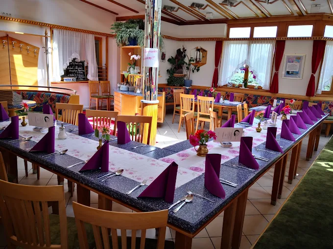 Gemütlicher Gastraum im Lisi Café Restaurant